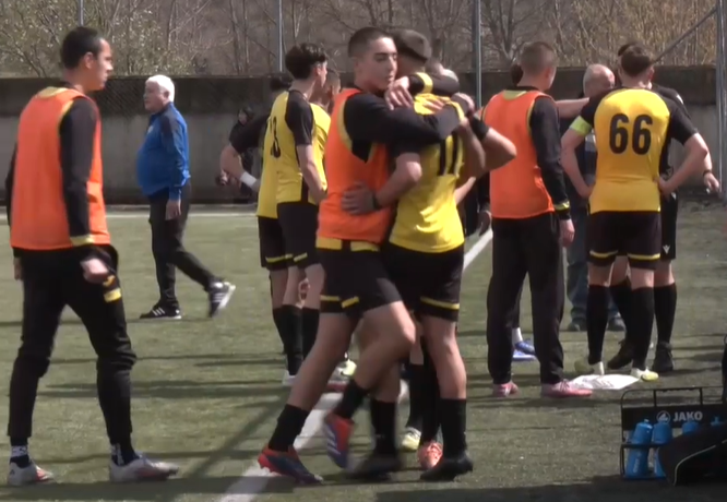 Масов бой и 4 червени картона прекратиха футболен мач между „Монтана“ и „Миньор“ /Перник/ /видео/