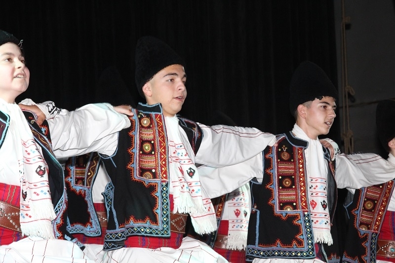 Големият салон в Дома на железничаря в Мездра се оказа