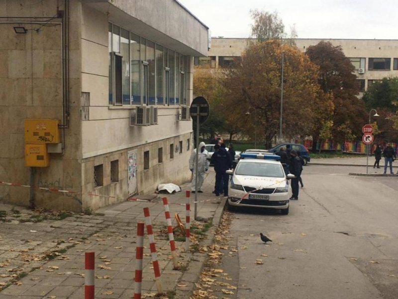 Мъж от Монтана скочи от прозорец на дома си и