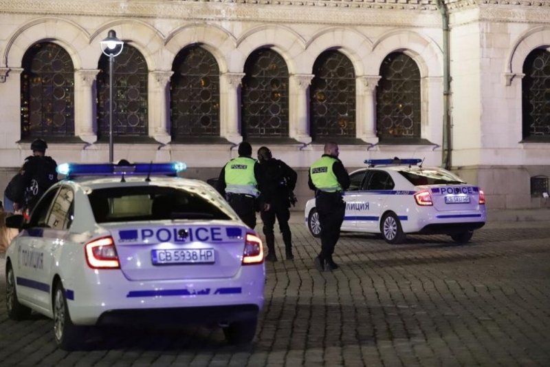 Столични полицаи задържаха двама мъже непосредствено след извършена от тях