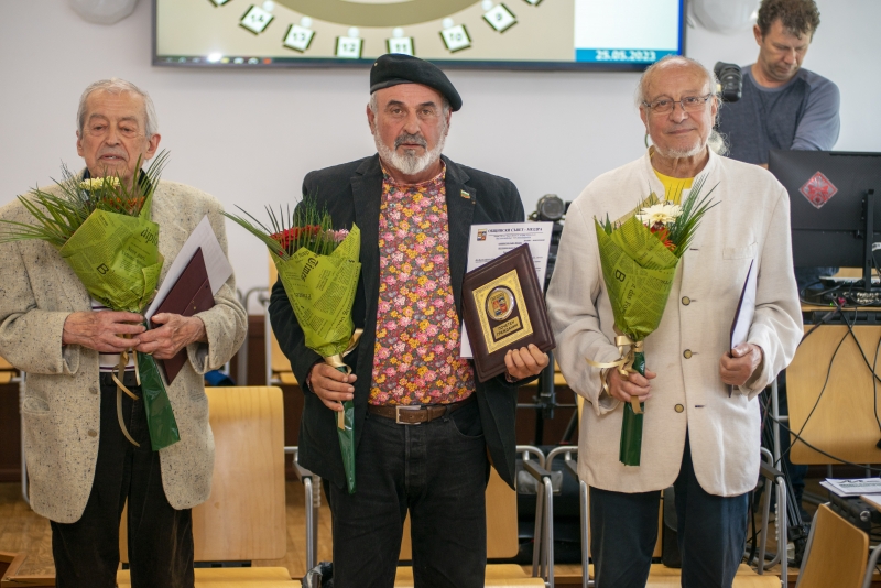 Трима заслужили дейци на здравеопазването на изобразителното и на театралното