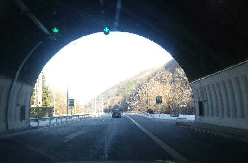 От днес се възстановява трафикът на тежкотоварни автомобили над 12