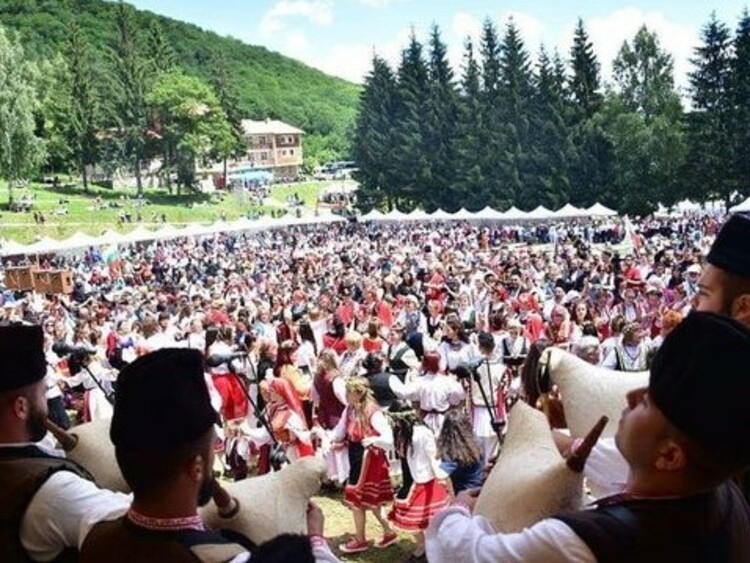 За поредното издание на Национален фолклорен събор Леденика е организиран