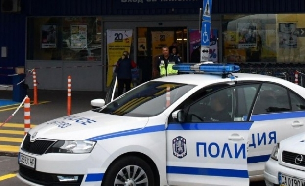 Крадци задигнаха 20 000 лева от оборота на хранителен магазин