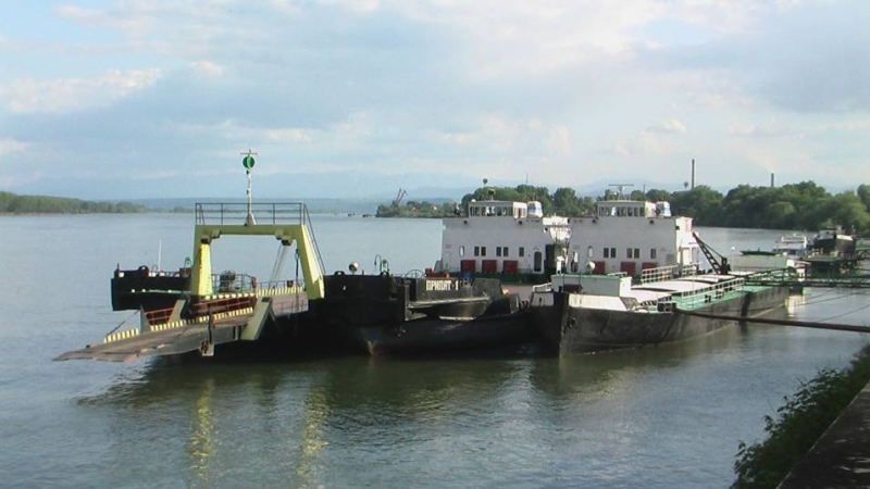 Фериботната платформа обслужваща линията Оряхово Бекет временно е преустановила работа поради