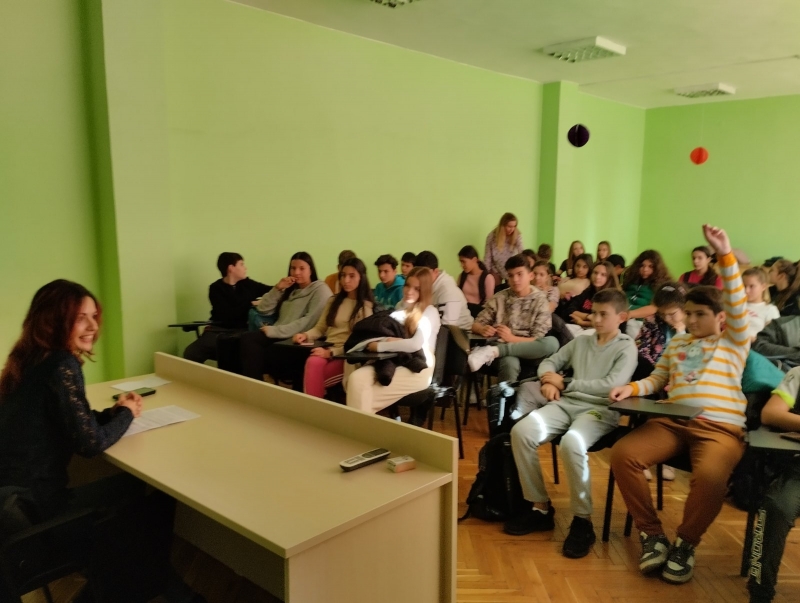 Ученици от Лом учиха какво е съд, как протича съдебен процес и кой може да бъде съдия и прокурор