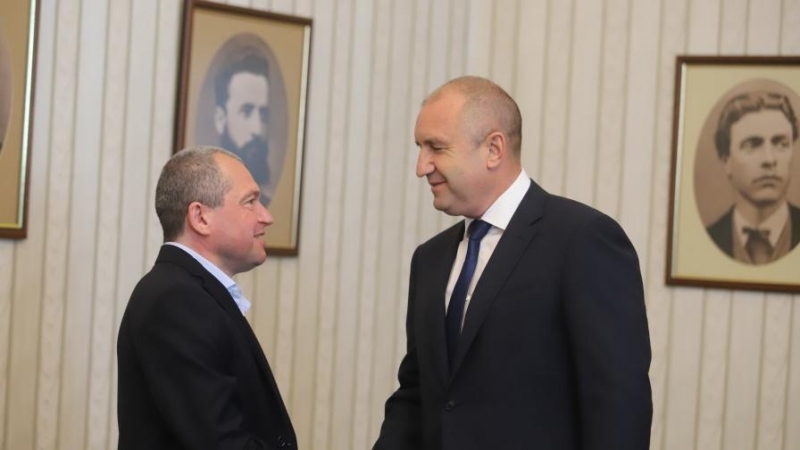 Президентът Румен Радев седна на масата за консултации с представители