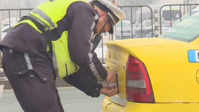 Полицаи свалиха номерата на кола в Козлодуй били фалшиви съобщиха