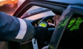 Заловиха пиян мъж да върти волана край Георги Дамяново съобщиха