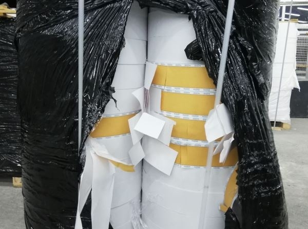 Митнически служители задържаха 2100 кг хартия за цигари в района