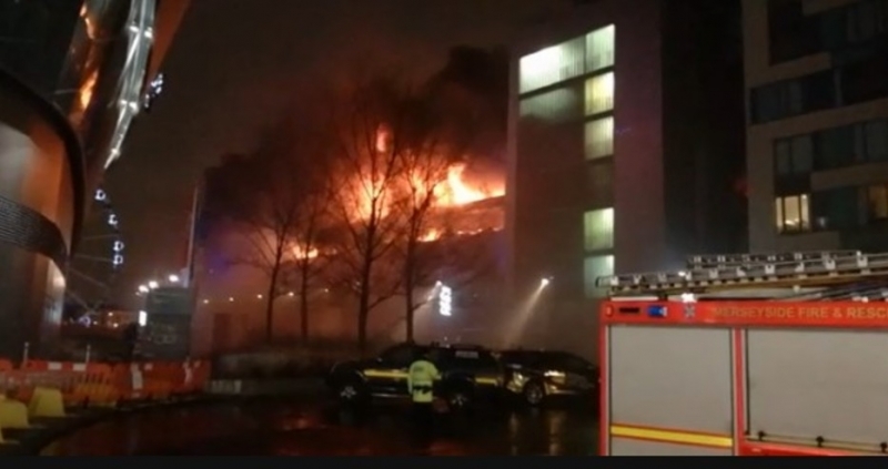 Пожар унищожи близо 1 400 автомобила паркирани близо до концертно развлекателния комплекс