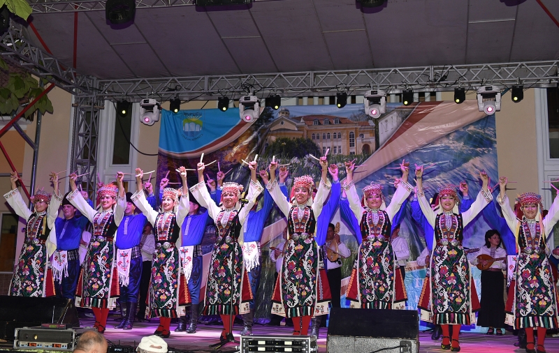 Капански ансамбъл Разград представи своя концерт спектакъл в тематичната вечер