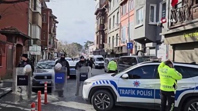 Маскирани откриха стрелба в църква в Истанбул, има жертва и ранени