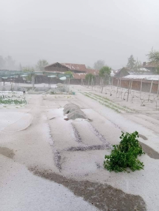 Изключително силна градушка удари плевенското село Българене в празничния ден