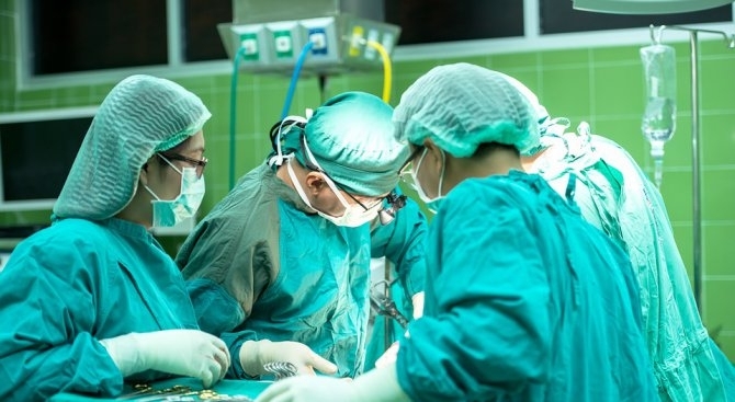 Лекари в София извършиха две уникални по рода си операции
