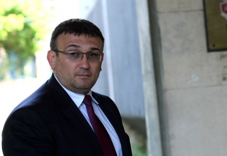 В момента продължава търсенето на избягалите затворници по няколко направления