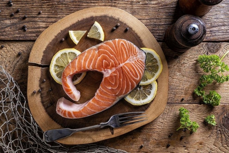 Рибата съдържа омега 3 мастни киселини които са изключително важни за