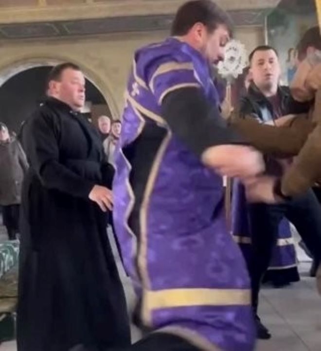 В един от храмовете на Украинската православна църква в Хмелницки