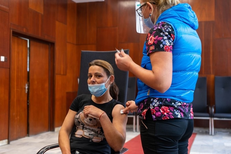 Със съдействието на местната управа в Мездра 57 жители на