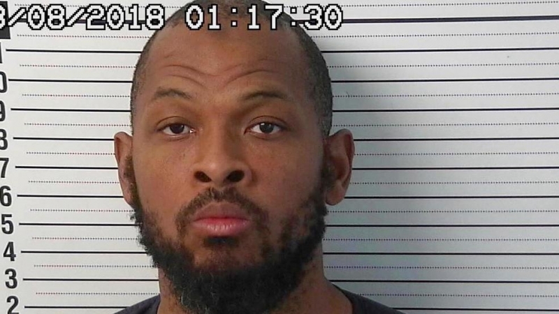 Мъж подготвял непълнолетни за бъдещи извършители на масови убийства в