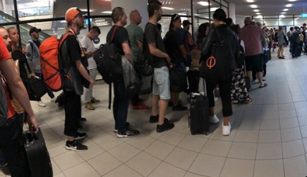 Километрични опашки изнервиха пътниците на летище София Причина за това