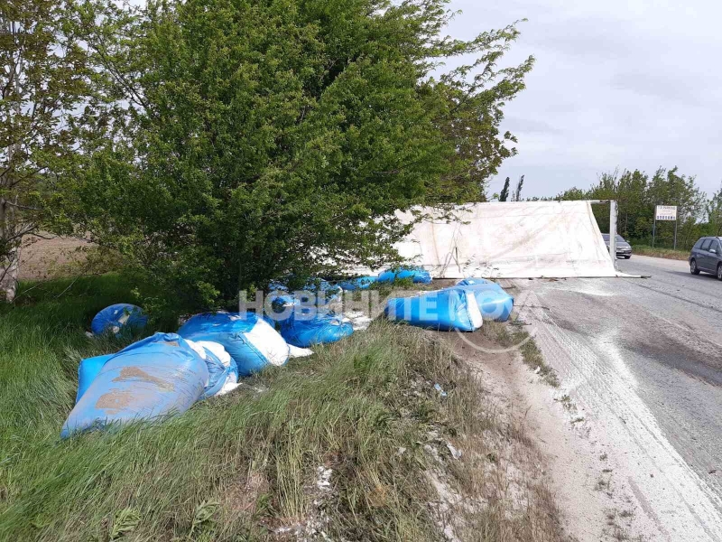 Тежкотоварен автомобил самокатастрофира на главния път Русе Велико Търново
