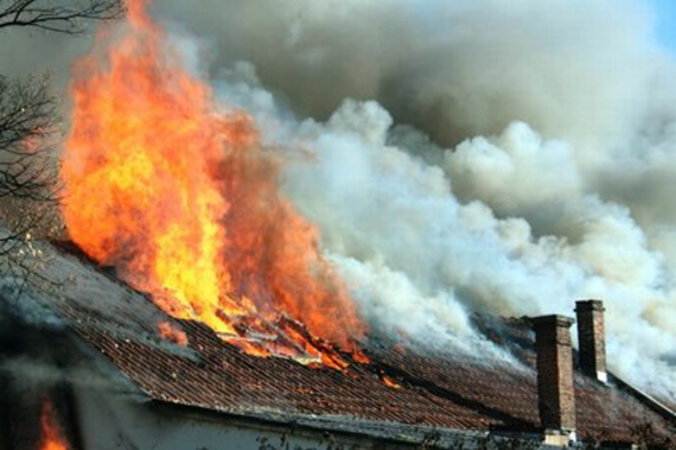 Проявена небрежност при боравене с открит огън предизвикала пожар в