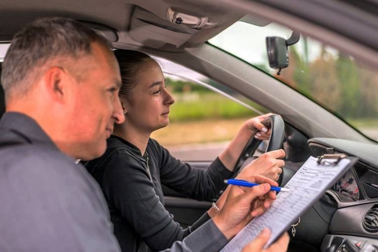 Цените на шофьорските курсове са се увеличили с около 150