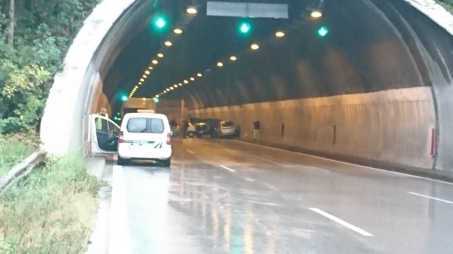 Нещо ужасяващо е станало в тунела „Топли дол“! Затвориха АМ „Хемус“ в посока София