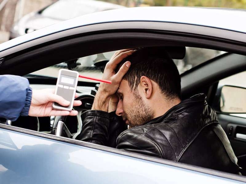 Полицейски служители са задържали младеж шофирал след употреба на наркотици