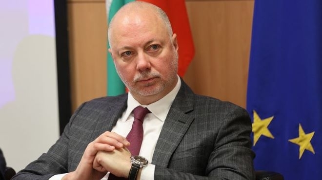 Премиерът: Неприемливо е Радев да чертае политическия си проект на гърба на "Възраждане"