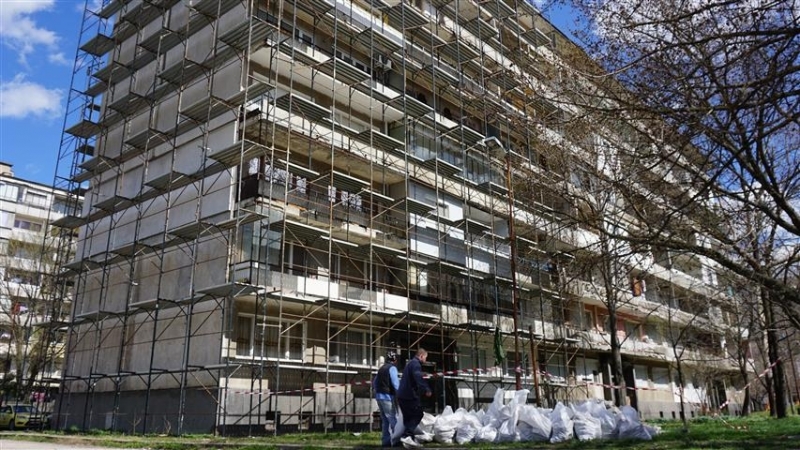 Продължава санирането на блокове от определените 5 обекта по Националната