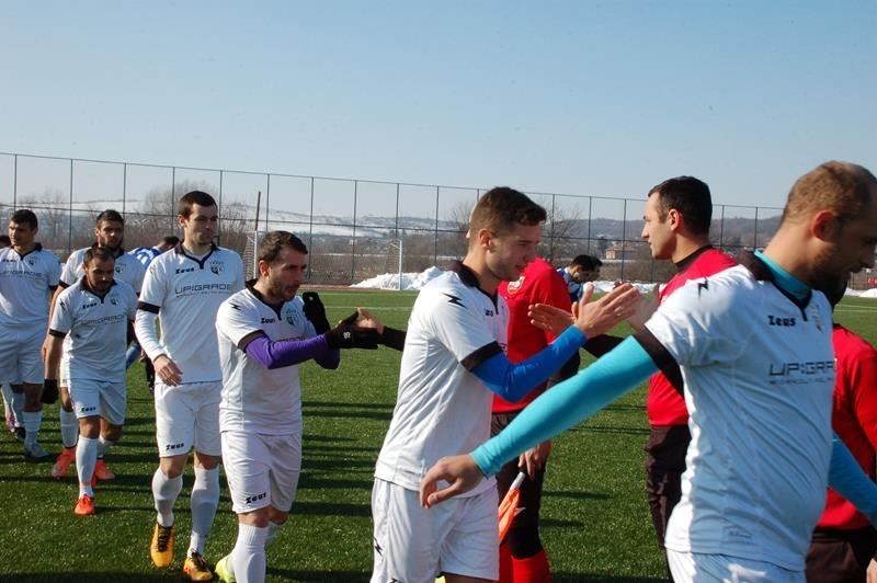 Лидерът в Северозападната трета лига Кариана Ерден спечели с 4