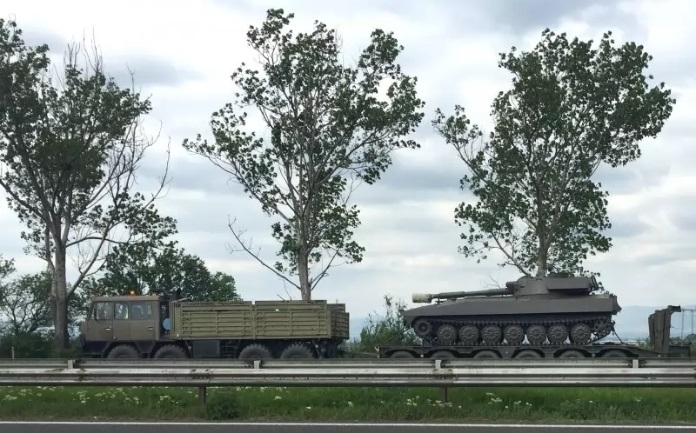Много военна техника се придвижва по пътища у нас