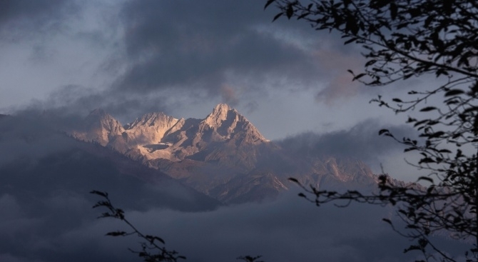 Седем алпинисти са били погребани живи след снежна лавина в
