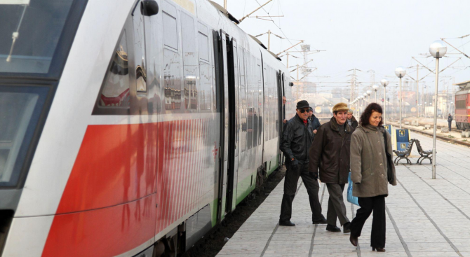 Разминавания в информацията на БДЖ по гарите и онлайн водят