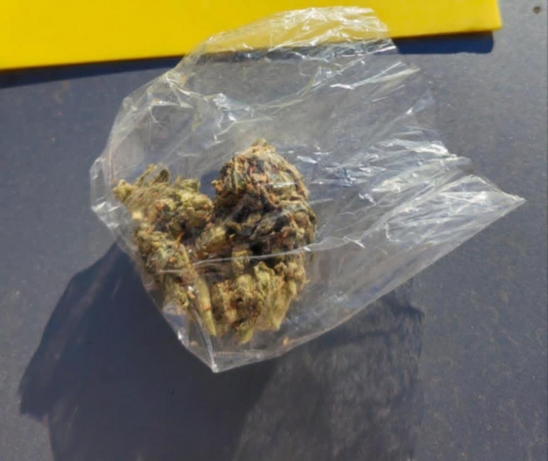 25 годишен криминално проявен наркопласьор и 19 годишен негов клиент са били