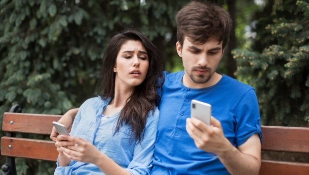 Връзките се градят на доверие и комуникация Понякога обаче с