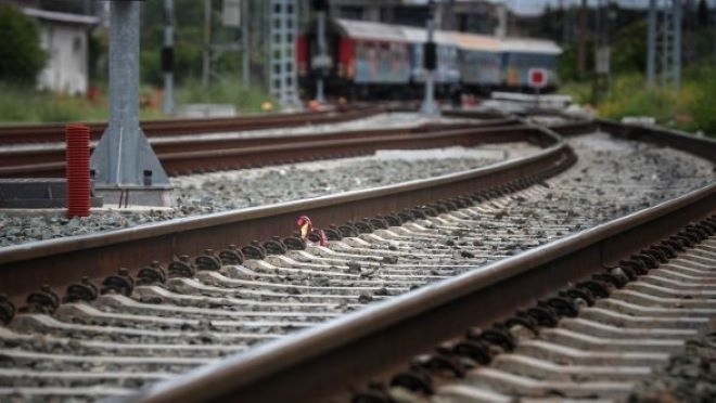 Държавата сключи 12 годишни договори за пътнически жп превози с