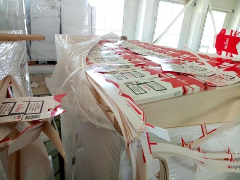 Листове с изрязани 2 112 000 броя заготовки на кутии