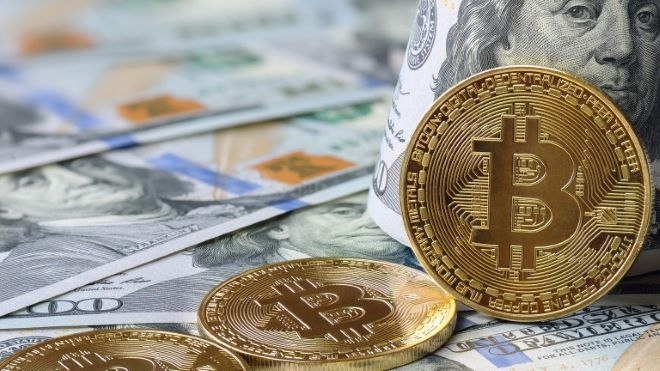 След няколко исторически рекорда: Биткойнът започна да пада