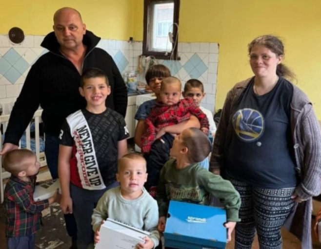 Благодарение на д-р Врабевски и “Нова Враца”: Многодетно семейство празнува мечтаната Коледа /снимки/