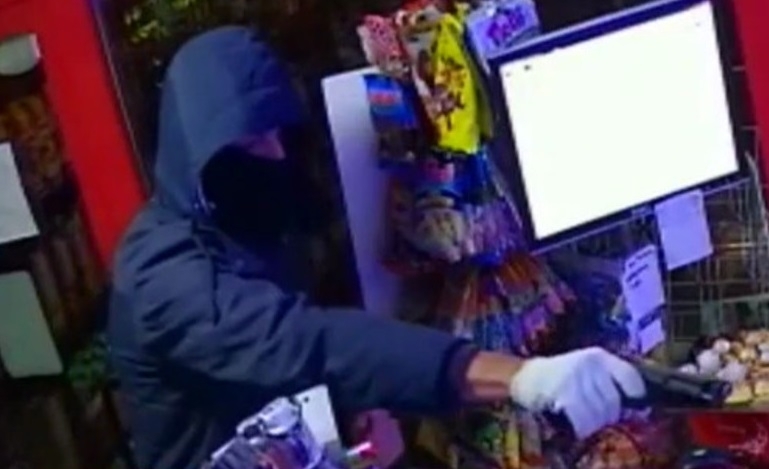 Въоръжен бандит с маска се е опитал да обере магазин