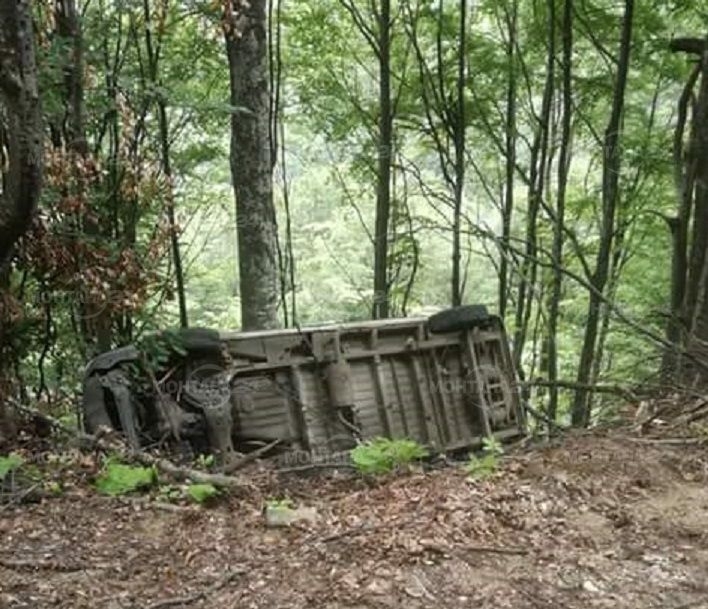 Лекотоварен автомобил Ситроен със софийска регистрация е катастрофирал в прохода