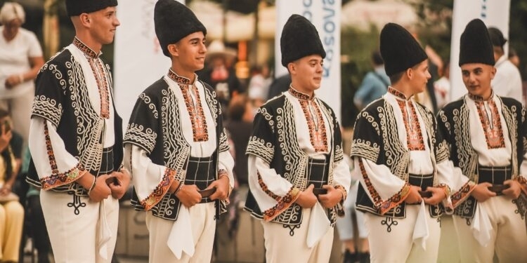 Представителен танцов ансамбъл Пъстрина към НЧ Разум 1883 Монтана посети два