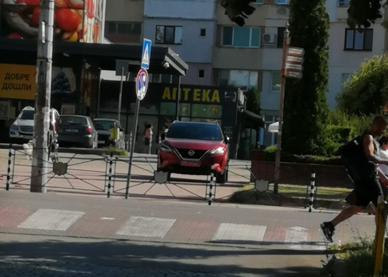Шофьор от Враца счупи рекордите за най неграмотно паркиране научи агенция