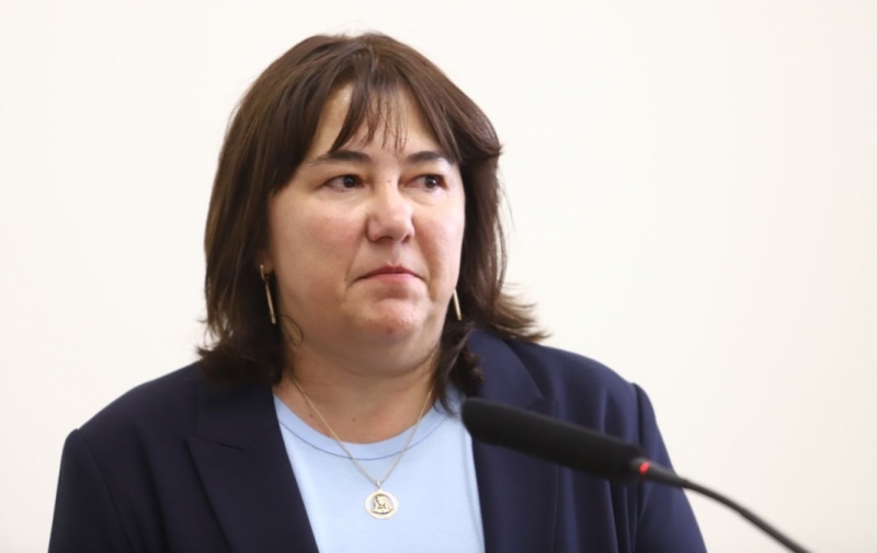 Министър Росица Велкова: Вдигаме данъците и затягаме коланите