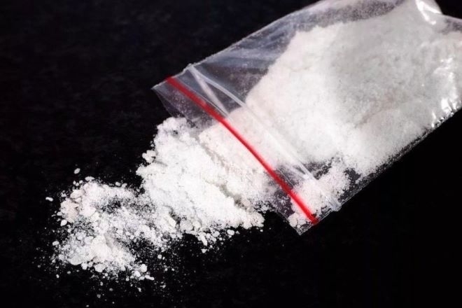 Млад врачанин изхвърли дрога пред ченгета задържаха него и приятелката