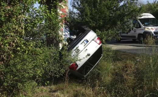 Лек автомобил падна от надлез над Е 79 Инцидентът е станал