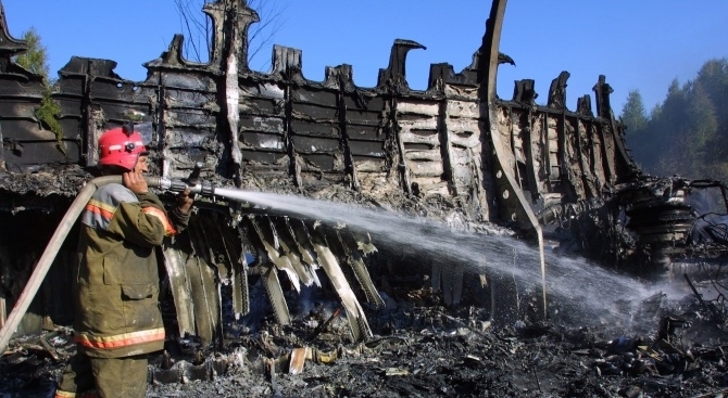 Най малко трима души загинаха а двама ранени след взрив в